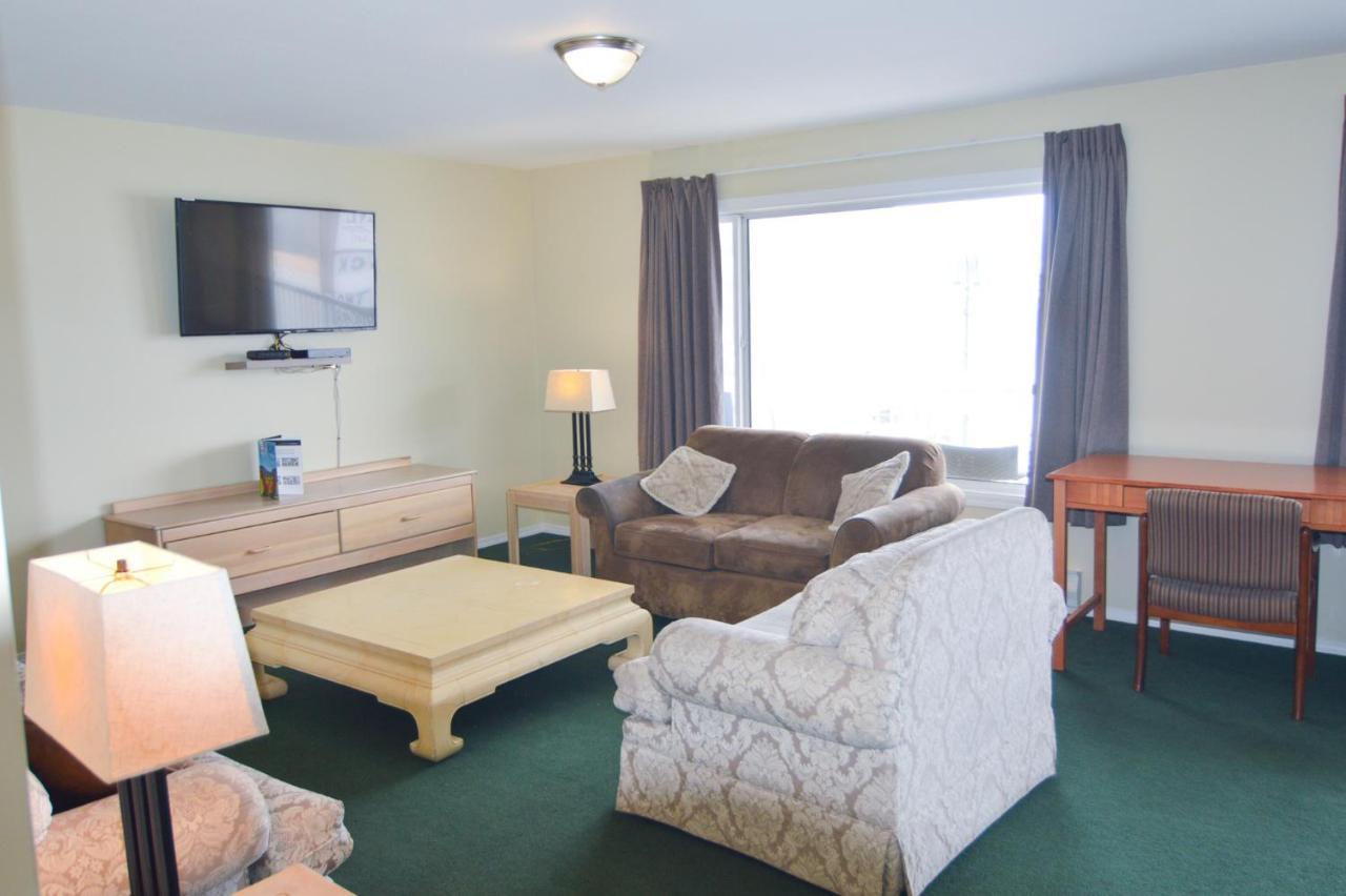 Motel Shoreline