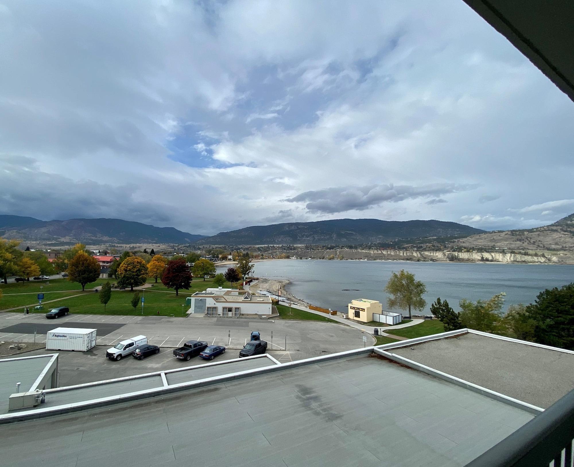 Resort Lakeside 4*