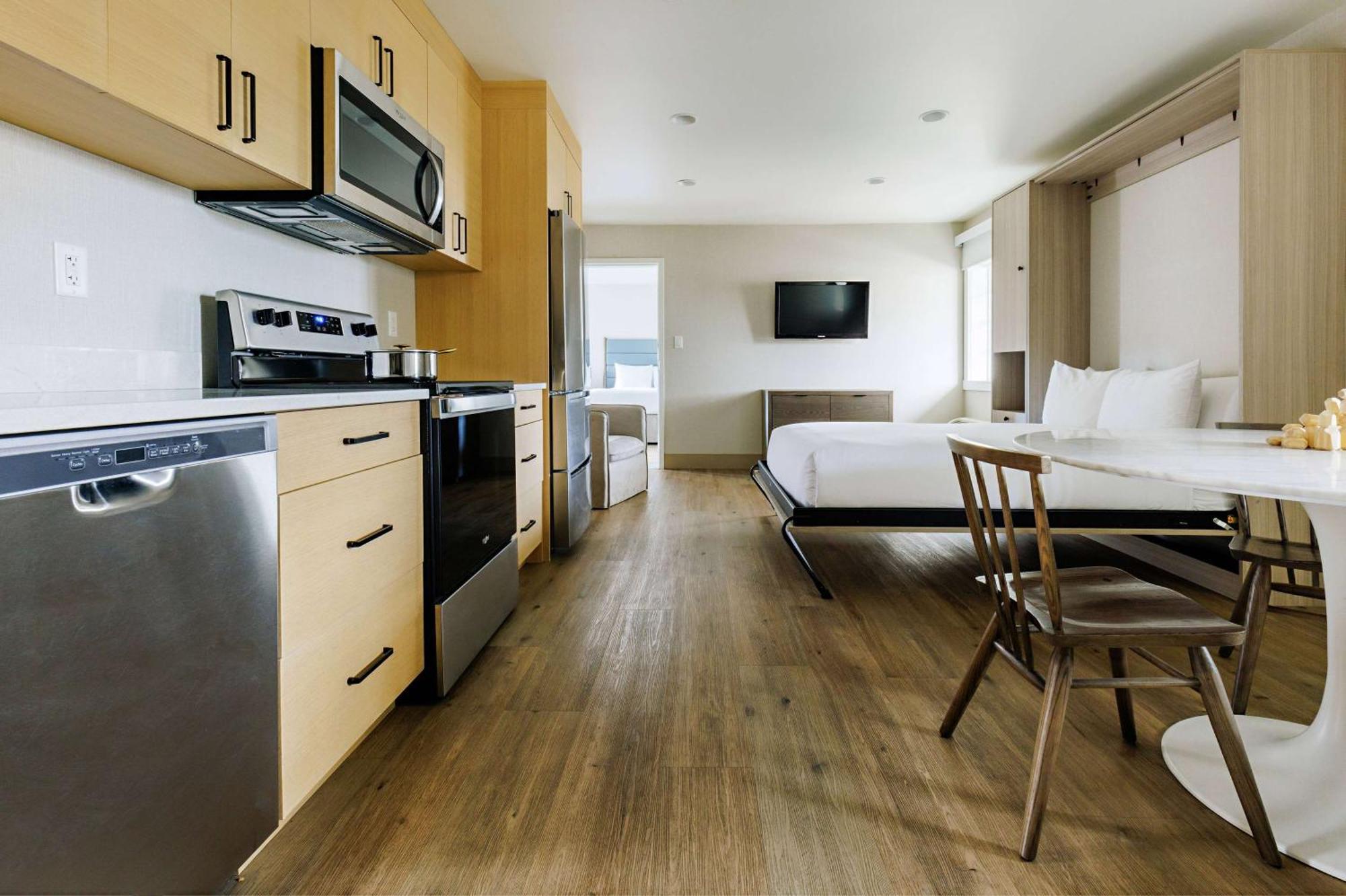 Hotel Balcomo, A Ramada By Wyndham 3*