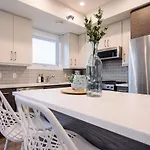 Brand New 3Bdr - Close To Beach & Dining