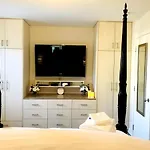 Penticton Getaway Carriage House - Great Location! Private!