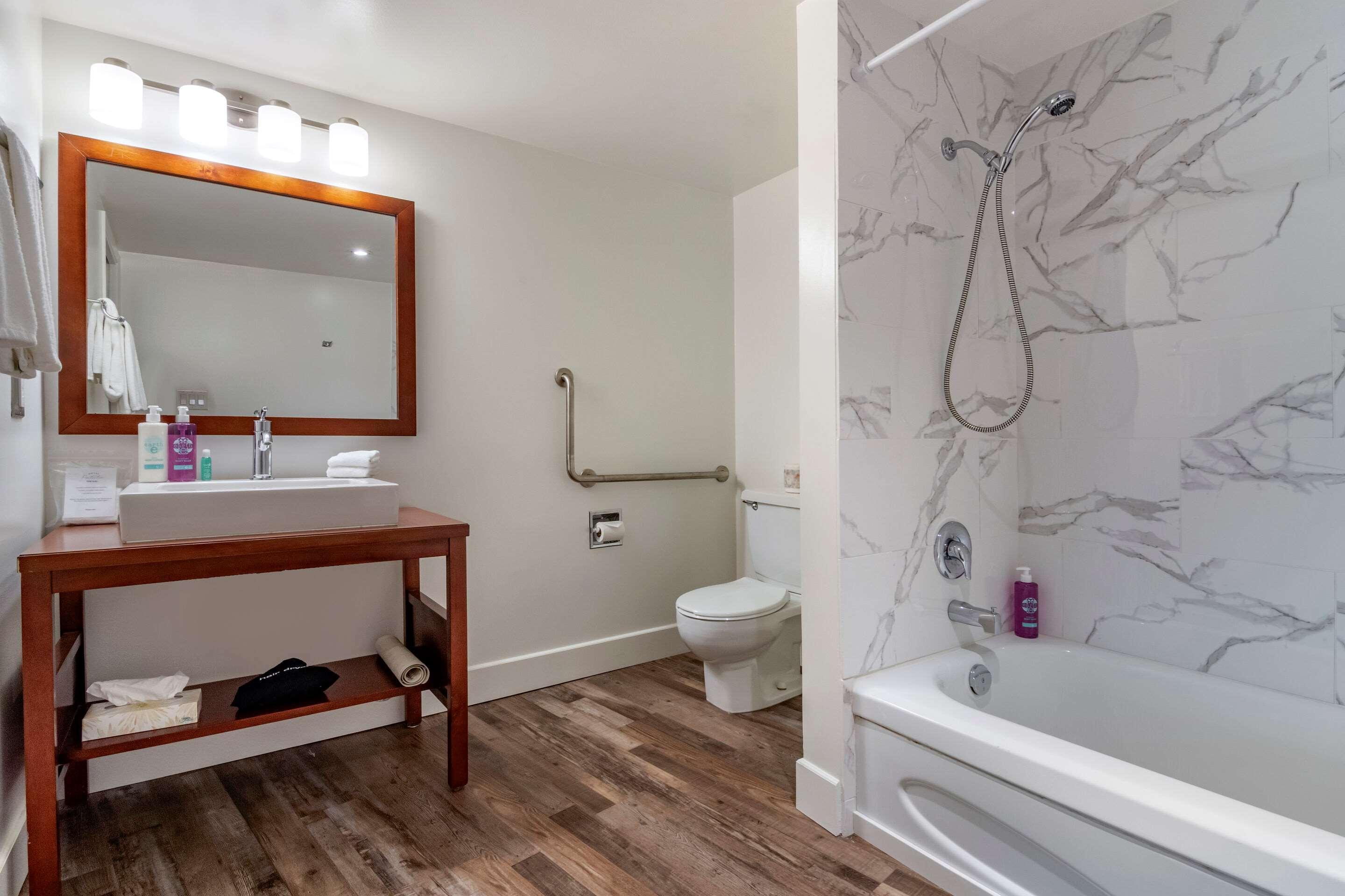 Hotel Penticton, Independent 3*