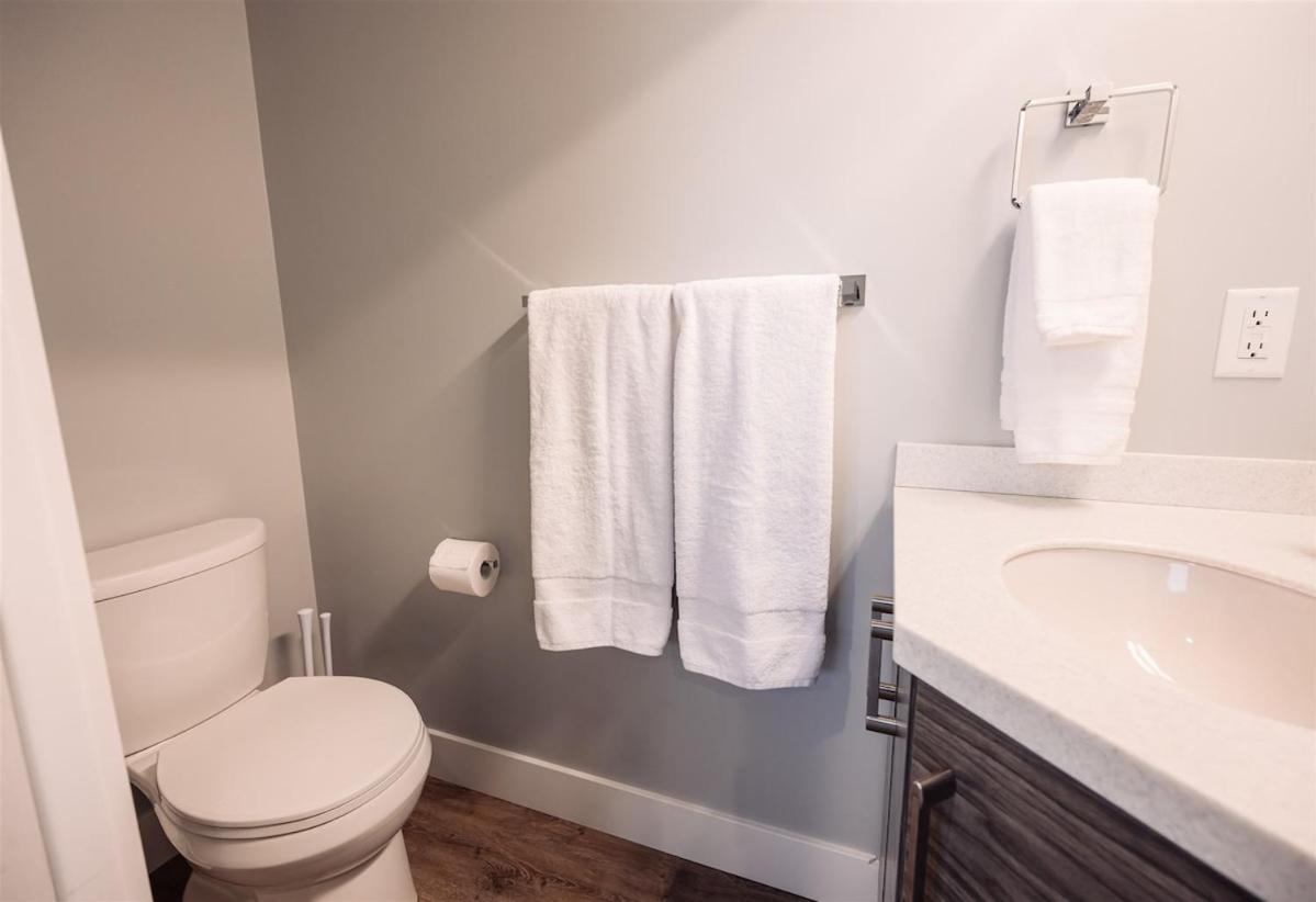 Brand New 3bdr - Close To Beach & Dining Casa de férias Penticton