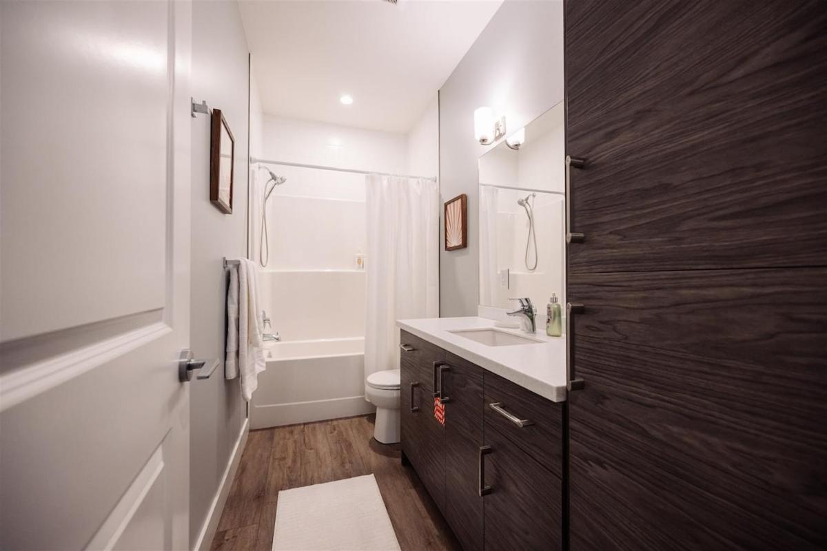 Brand New 3bdr - Close To Beach & Dining Casa de férias