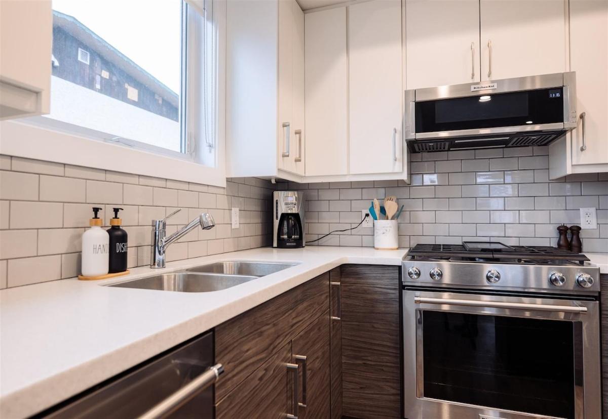 Casa de férias Brand New 3bdr - Close To Beach & Dining