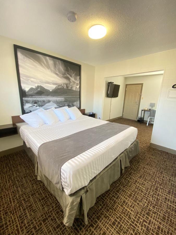 Super 8 By Wyndham Motel 2*