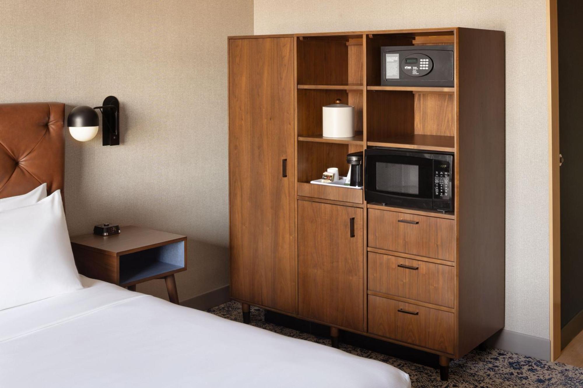 Hotel Four Points By Sheraton At The Convention Centre