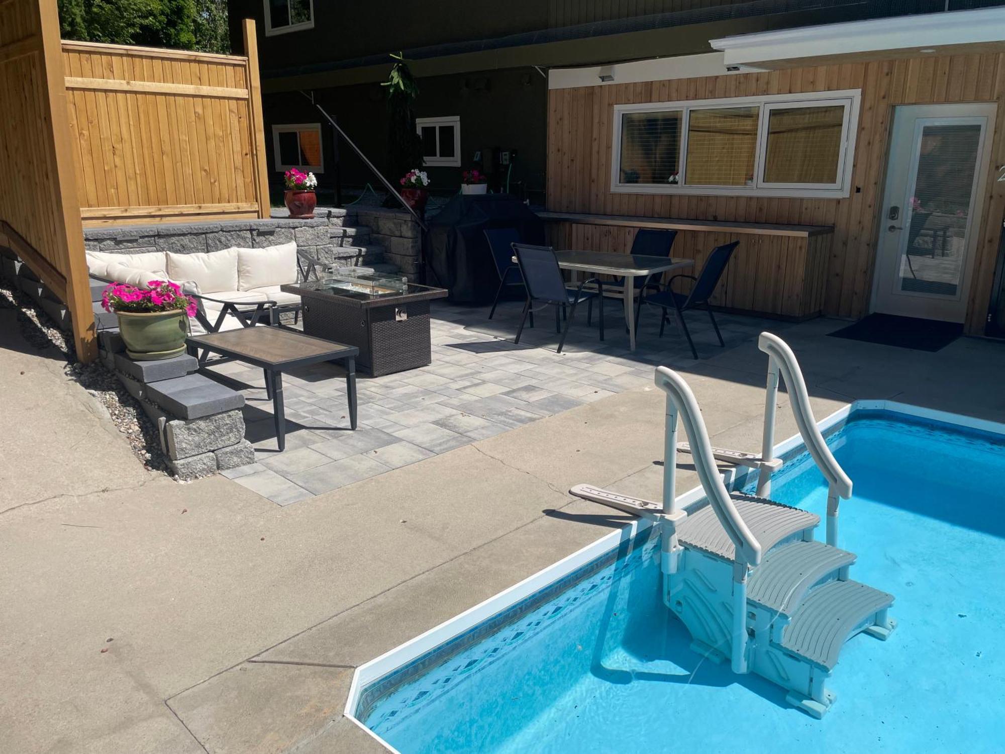 Bright Poolside Walkout Two Bedroom Basement In The Okanagan *