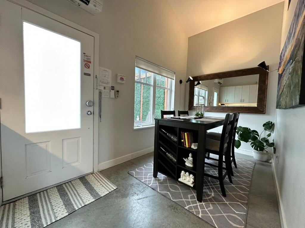 Getaway Carriage House - Great Location! Private! * Penticton