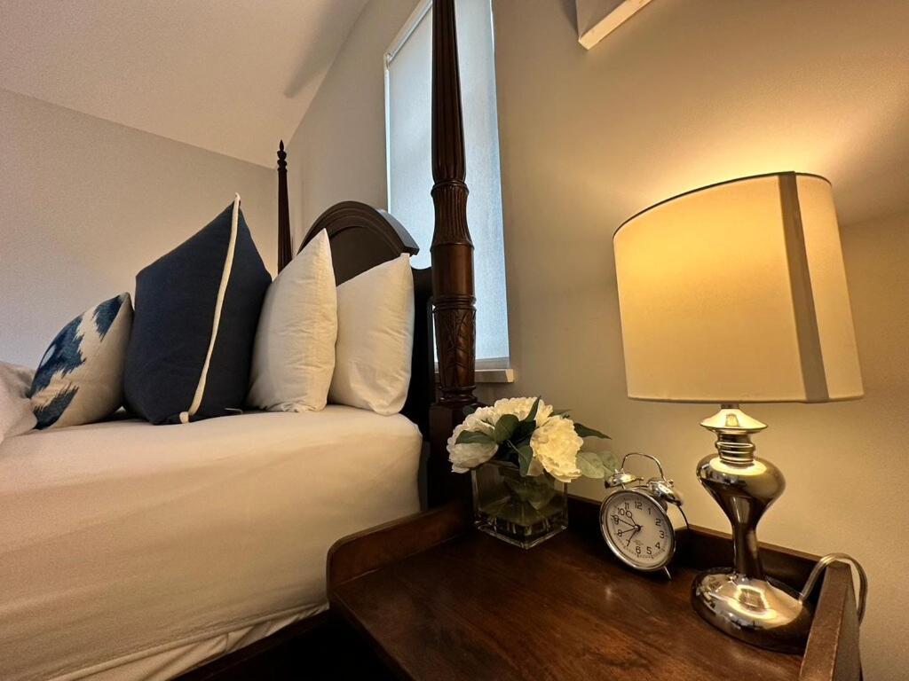 Getaway Carriage House - Great Location! Private!