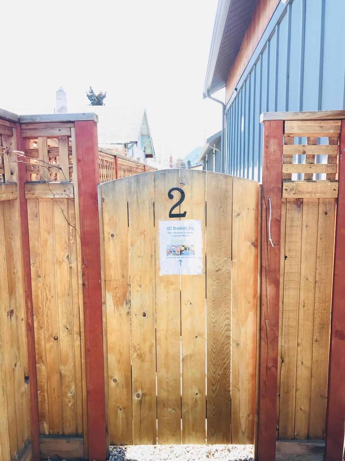 Getaway Carriage House - Great Location! Private! Penticton