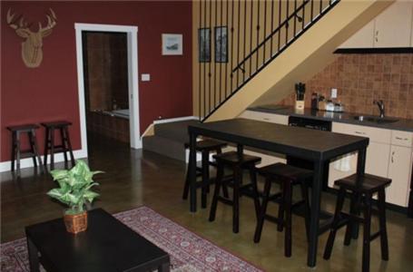 Crooked Tree Bed & Breakfast Guest Suites * Penticton