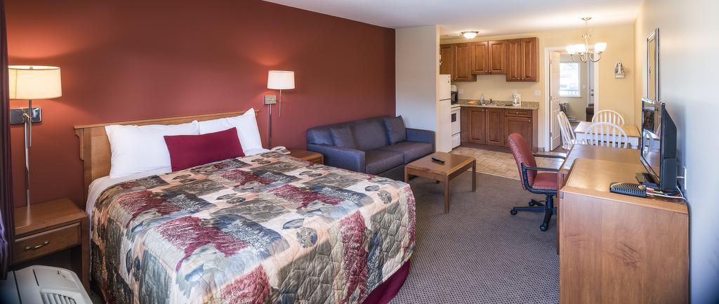 Sahara Courtyard Motel 3*
