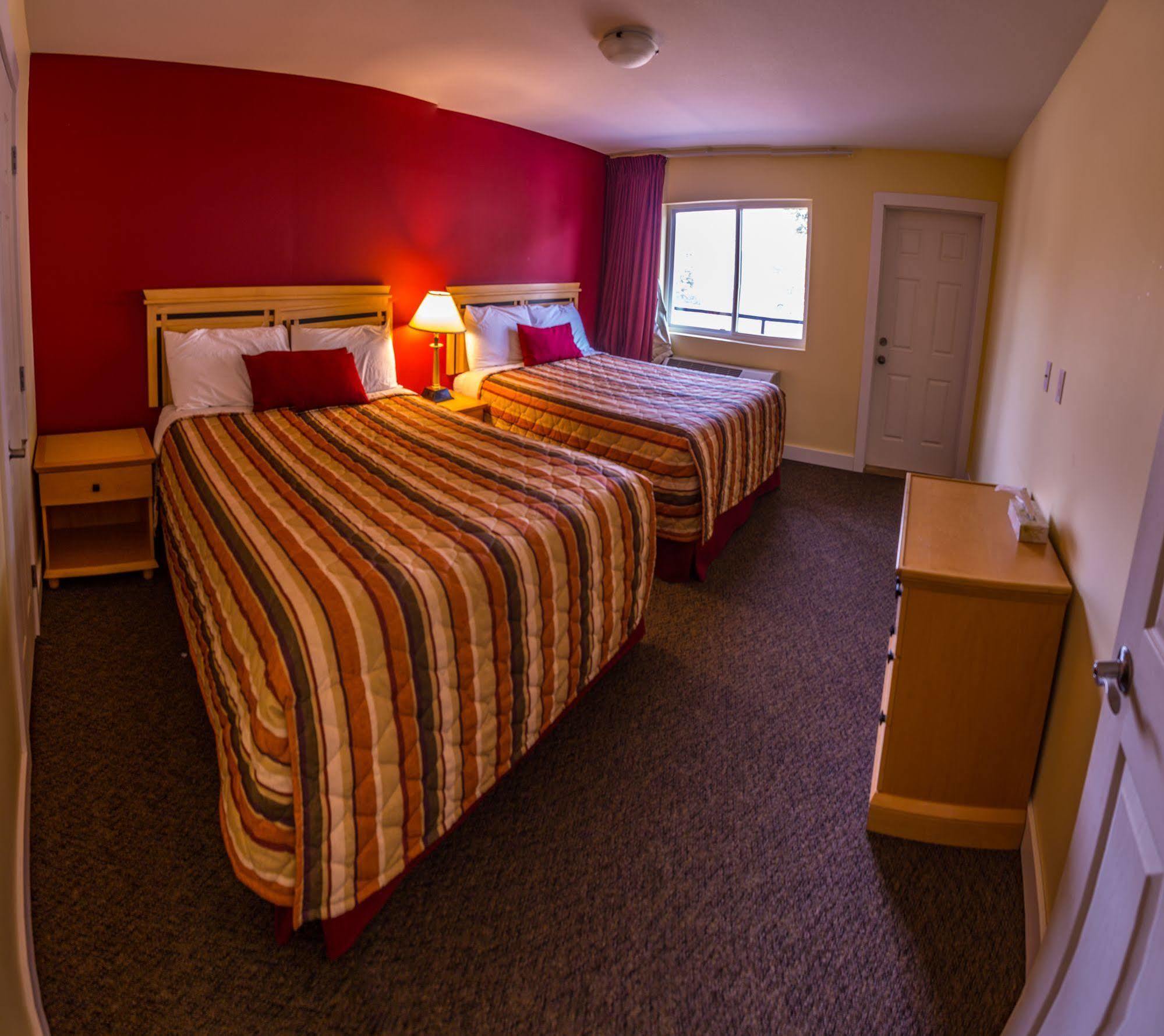 Sahara Courtyard Motel 3*