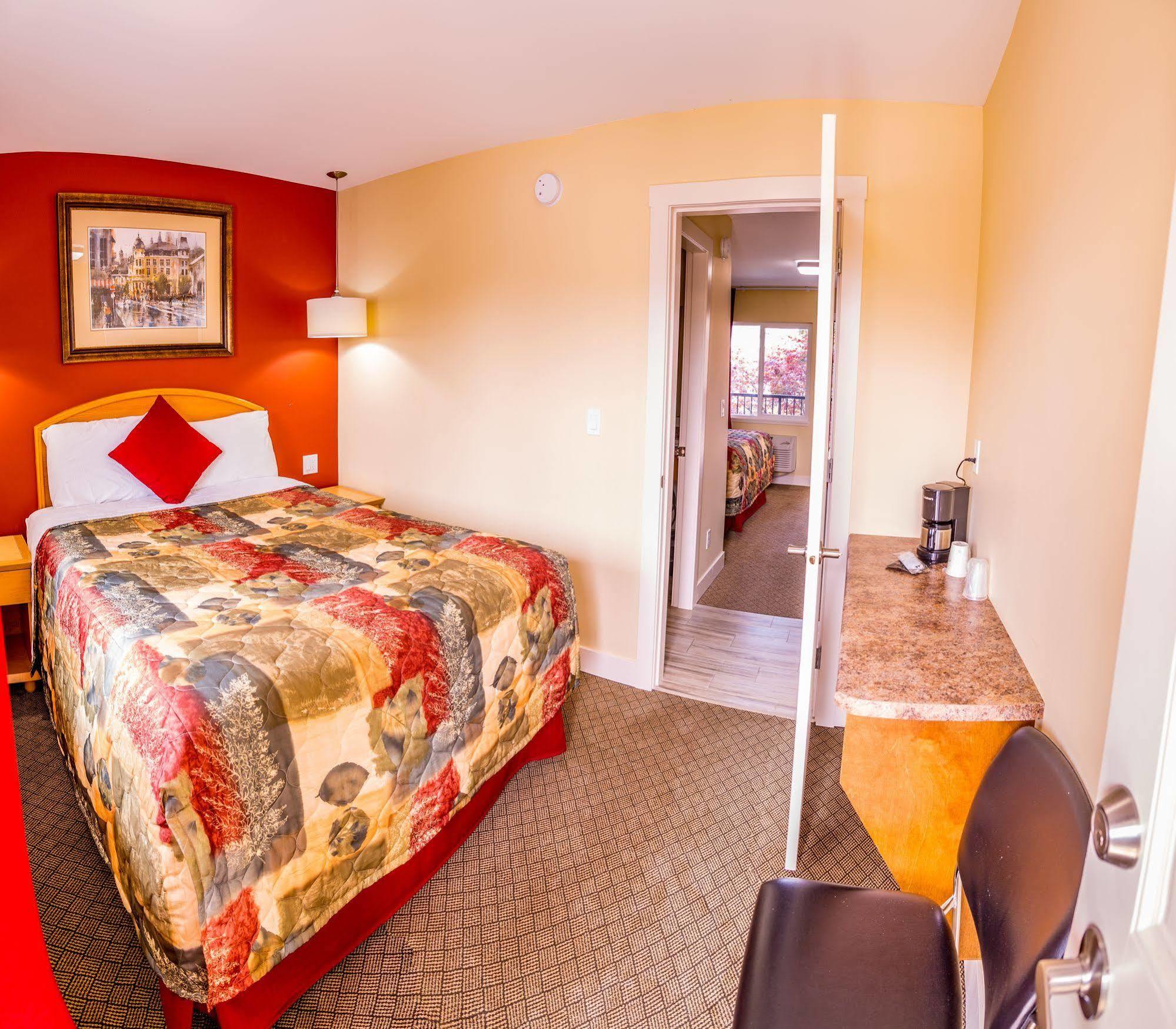 Sahara Courtyard Motel 3*