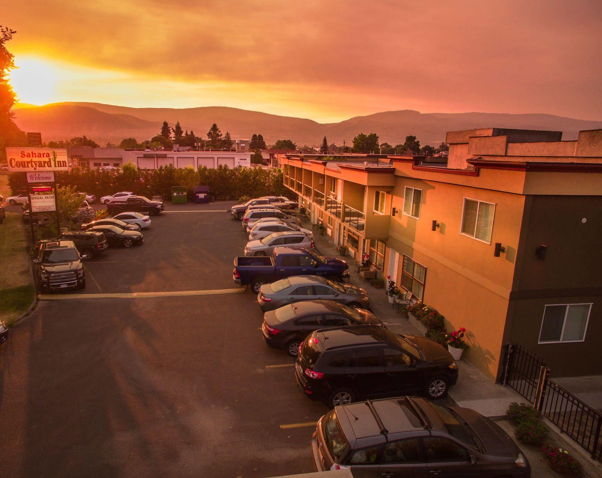 Motel Sahara Courtyard Penticton