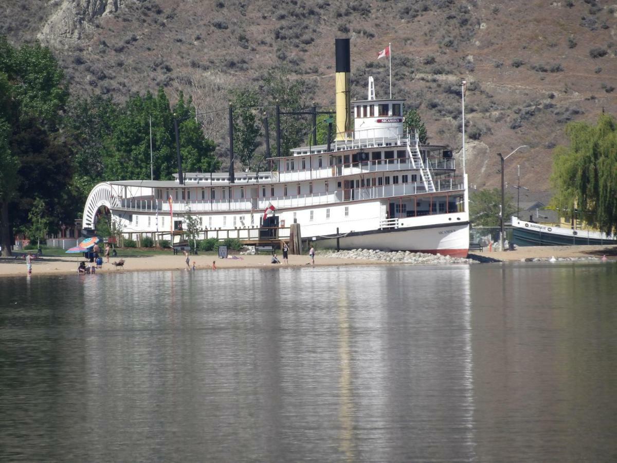 Okanagan Lakefront 2*