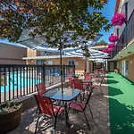 Sahara Courtyard Inn Penticton