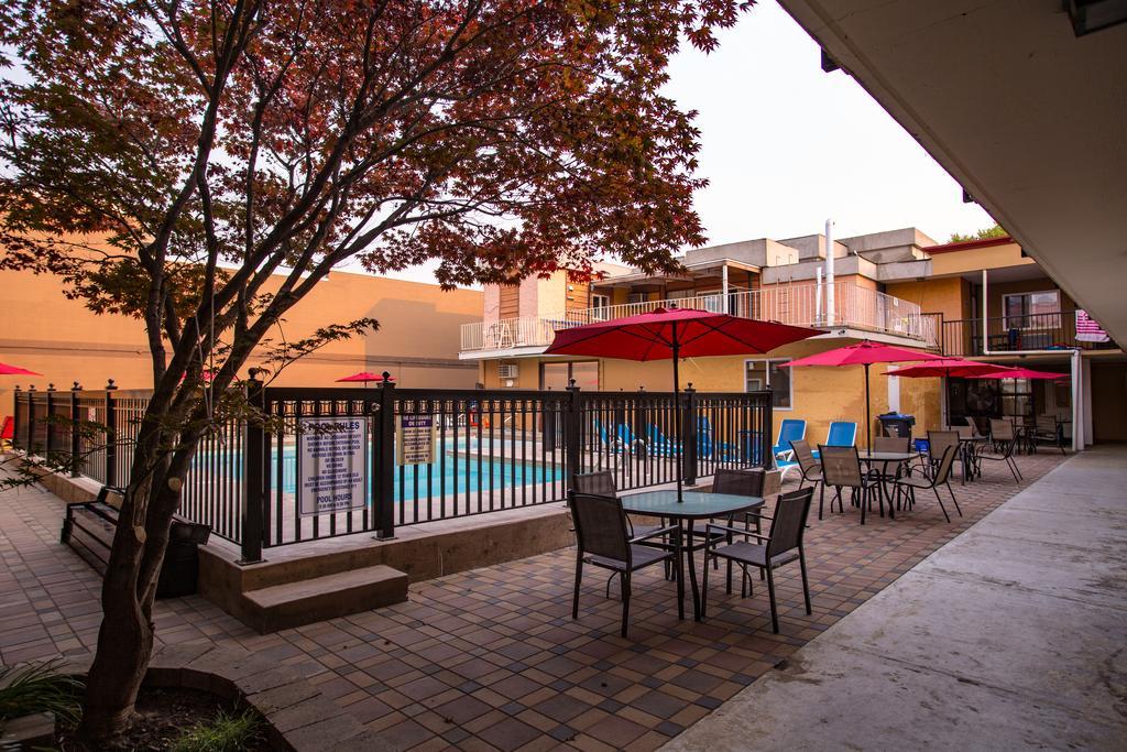 Sahara Courtyard Penticton