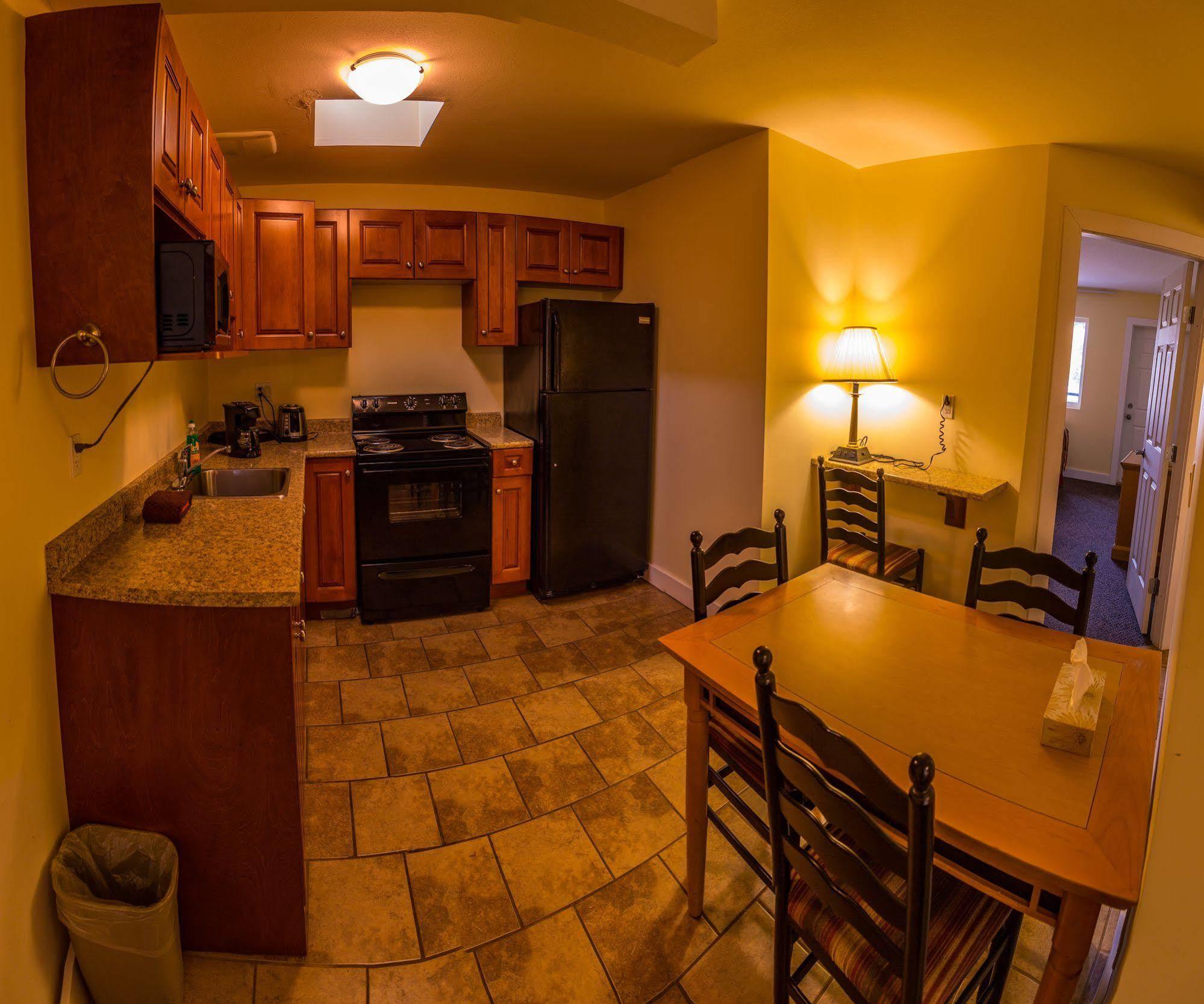 Sahara Courtyard 3* Penticton
