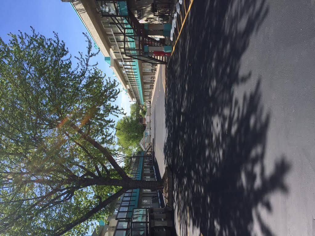 Motel Tiki Shores & 2*
